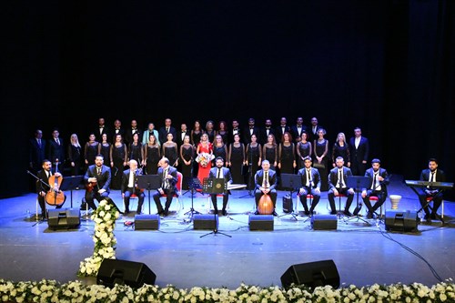 Vali Soytürk ve Eşi Nurdan Soytürk Öğretmenler Korosu Konseri'ni İzledi