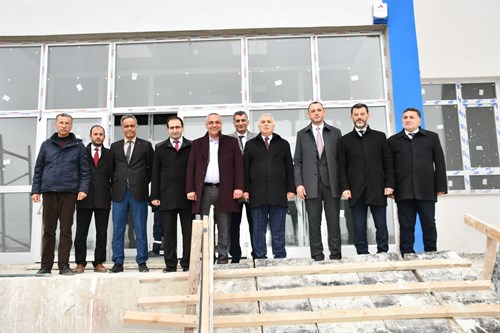Vali Aziz Yıldırım Yapım Süreci Devam Eden Türk Metal Sendikası Pevrul Kavlak  Mesleki Ve Teknik Anadolu Lisesi’ni Ziyaret Etti