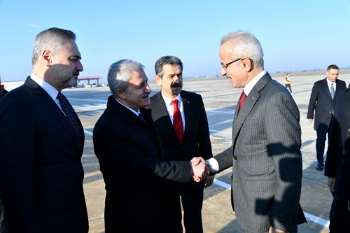 Bakan Uraloğlu Vali Vekili Peker Tarafından Havalimanında Karşılandı