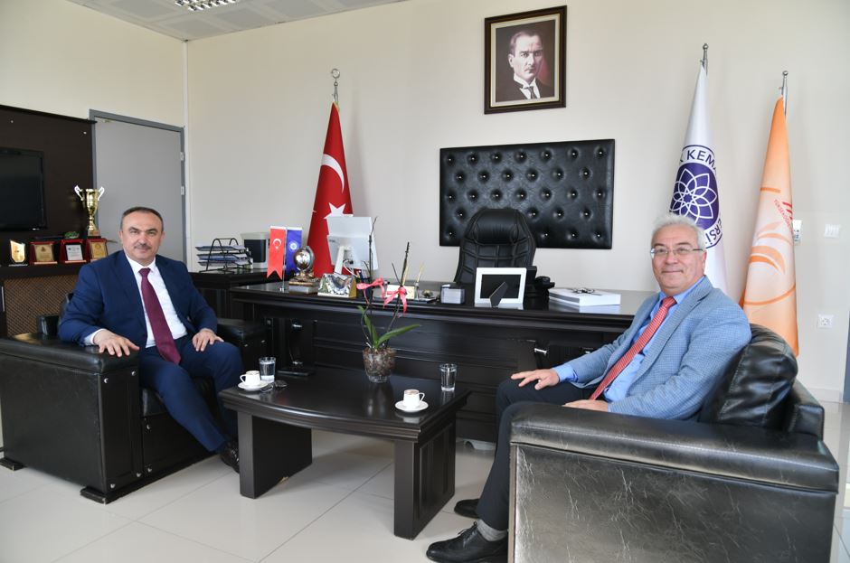 Vali Soytürk Tıp Fakültesi Dekanı Gültekin’i Ziyaret Etti